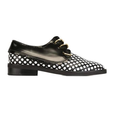 Your 9 5 Wardrobe Needs A Pair Of Two Tone Oxfords Elle Canada