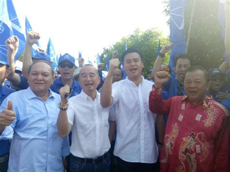 Goh serves as a ann executive board member and recently, received a lifetime achievement award in recognition of her leadership in media. Popularity test for former PKR man Leiking and DAP's Bosi ...