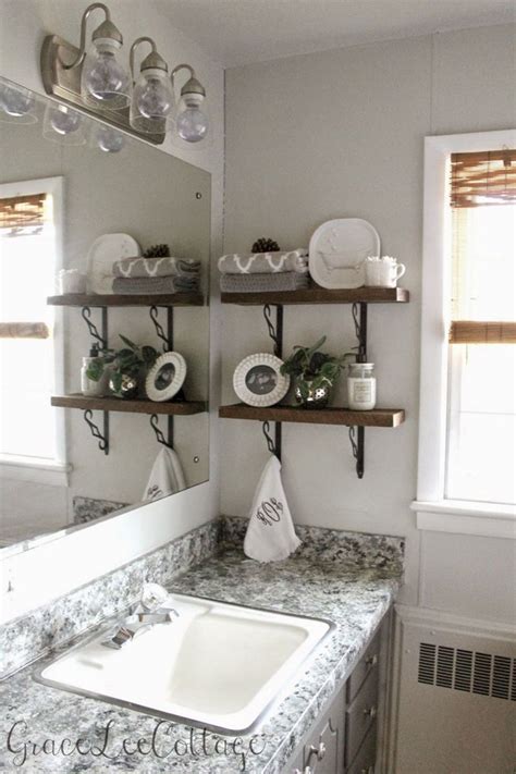 Light colors will make a small bathroom look bigger. Easy And Beautiful 8 DIY Barnwood Decorating Ideas for ...