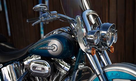 The softail line is one harley's best selling and redefined the cruiser genre. HARLEY DAVIDSON CVO Softail Deluxe specs - 2014, 2015 ...