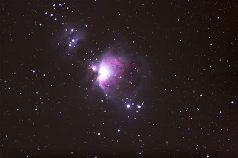 Mit dem bild vom hind's variablen #reflexionsnebel aus der schatzkiste der #avk fotogruppe wünschen wir allen einen guten start in. M42 and NGC 1977