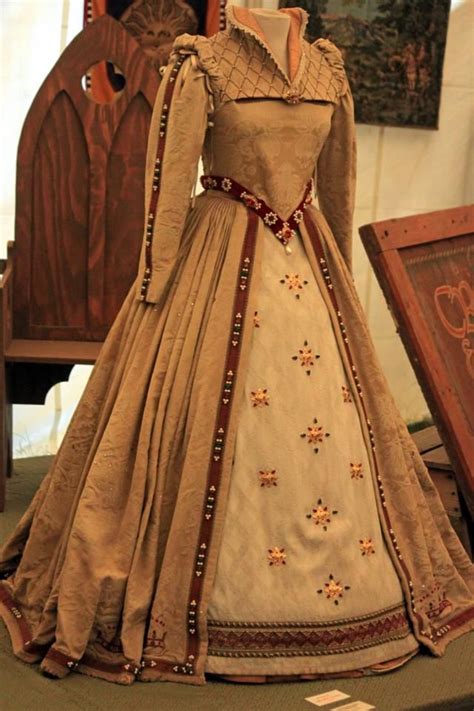 Dress Worn By A Former Queen Elisabeth Found In The Museum Of Faire A Panalia Historical