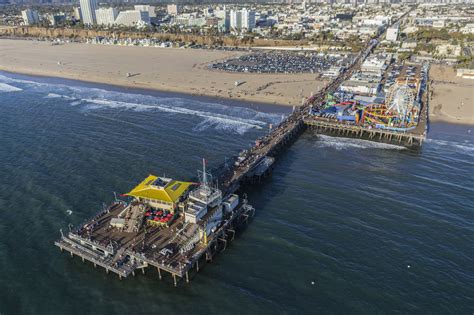 The wheel's 174,000 leds illuminate the la coastline nightly with fun light shows that feature seasonal colors, fun animations, and messages. Pacific Park on Santa Monica Pier, Santa Monica, CA ...