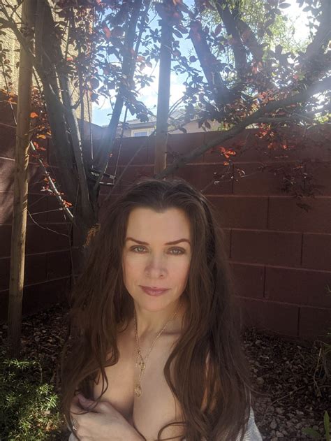 Alicia Arden Posts Naked Social Distancing In Nature Pics To Her Social