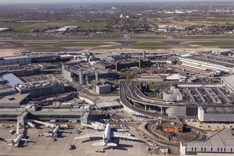 Vista Aerea Dellaeroporto Di Londra Heathrow Immagine Editoriale