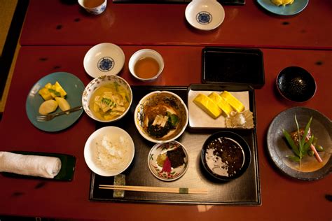 Sin embargo, con la comida japonesa versión mexicana pasa un poco lo mismo que con la comida mexicana que se consume en otros países, es decir, no tiene nada qué ver con la original. 16 ingredientes básicos para cocinar comida japonesa ...