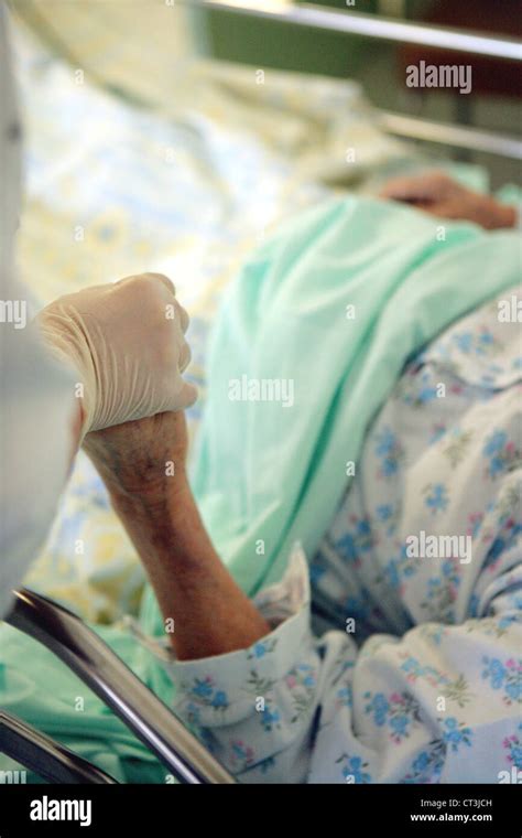 Elderly Hospital Patient Stock Photo Alamy