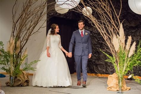 Jinger duggar tries on her wedding dress for her family members on counting on's monday, january 16, episode — watch us weekly's exclusive first look. Official Site | Duggar wedding, Jinger duggar wedding ...