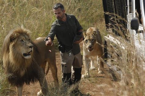 Kevin Richardson Zookeeper To Learn More About Kevin Richardsons
