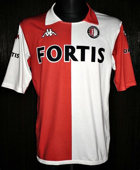 It was not bad, but there is always room for improvement. Feyenoord Home voetbalshirt 2005 - 2006.