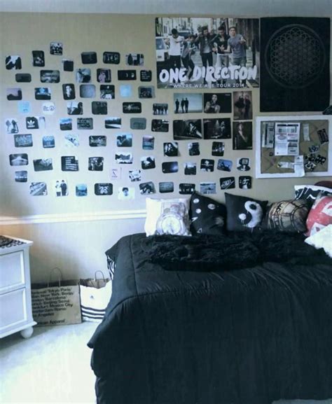 With noticeable gothic and kawaii influences, the cute and deliberate soft grunge styles started to gain popularity in 2010, on social media. Grunge aesthetic bedroom - ireneanna | Edgy bedroom, Edgy ...