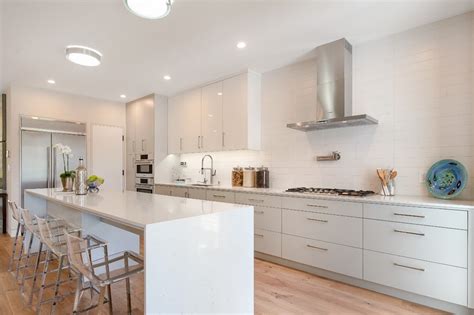 The white slab kitchen cabinet are easy to clean and maintain their lustrous looks so that the kitchen sustains a welcoming and homely feel. Kitchen Contemporary | Cabinets & Beyond