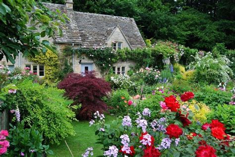 Vintage gardening book old cottage garden flowers by roger banks, signed by the author. cottagecore, mp e gardencore immagine su We Heart It in ...