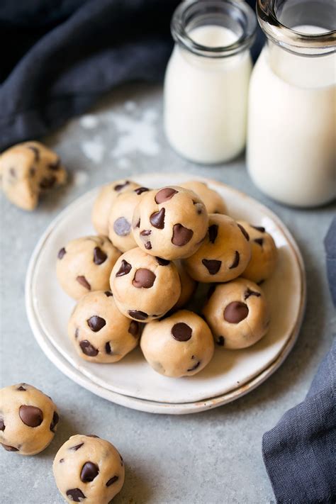 The next morning found me mixing the ingredients for the dough, adapting the recipe to my needs and taste: Chocolate Chip Cookie Dough Bites - Cooking Classy