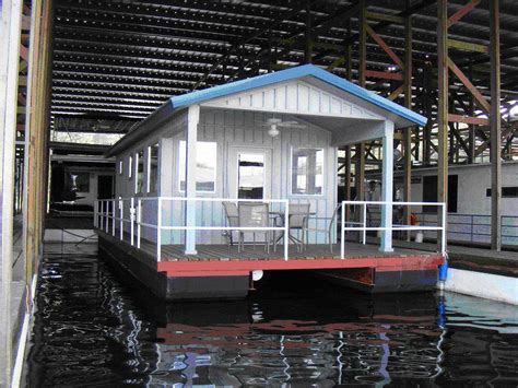 Jan 22, 2020 · hales bar marina & resort is 15 miles from downtown chattanooga and about 2 hours from nashville, so those looking to take a rest from resting and experience the cities can easily do so, too. Kirby Landing Marina & Motel: These Floating Cabins In ...