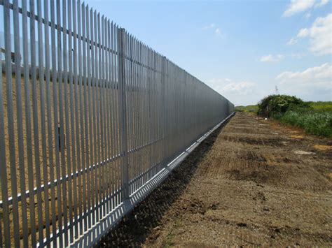 3 Types Of Security Fencing You Need To Know About Barkers