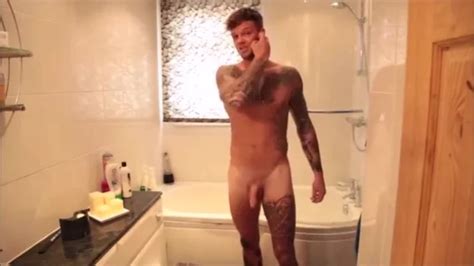 NAKED LAD IN THE SHOWER ThisVid