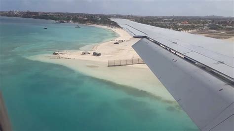 Landing In Aruba Airport Int´l Queen Beatrix Oranjestad Aserca Airlines