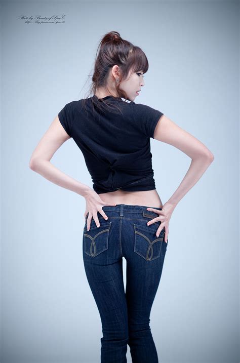 Cute Asian Girl Lee Eun Hye In Black Top And Jeans
