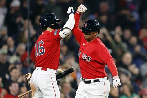 red sox bats deliver 11 5 rout for four game sweep of jays the globe and mail