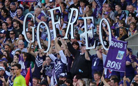 Jun 30, 2022 on loan. (Video) Fremantle physio shows extreme reflexes during AFL ...