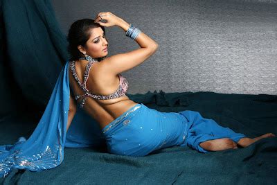 Venom Pics Actress Nikitha Hot Saree Below Navel Show Photos