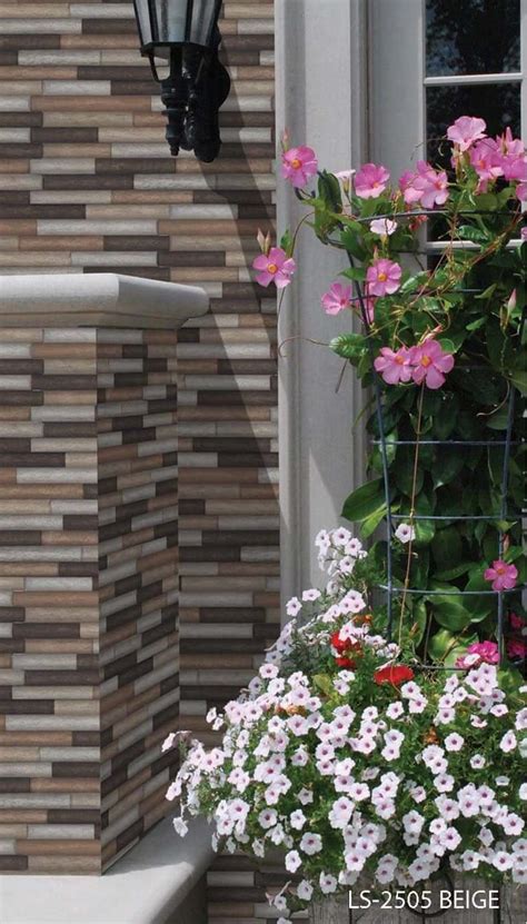 Pemilihan tekstur keramik untuk bagian teras bisa dipilih yang bertekstur kasar. Keramik Dinding Teras Depan Rumah | Sobat Interior Rumah