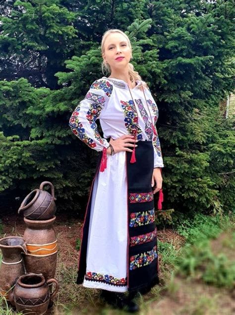Romanian Traditional Clothing Traditional Outfits Romanian Clothing