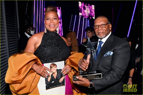 Photo Queen Latifah Honored Lifetime Achievement At Bet Awards 07