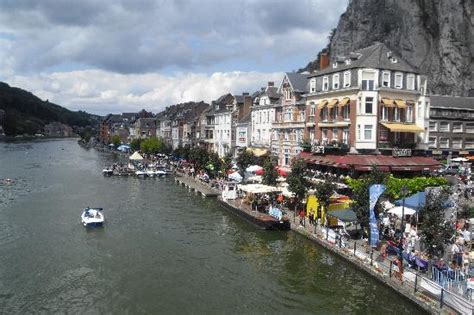 Then figure out where to stay (like ibis dinant), find things to see and do, and research places to eat. vu de l'hotel - Foto van Ibis Dinant, Dinant - TripAdvisor