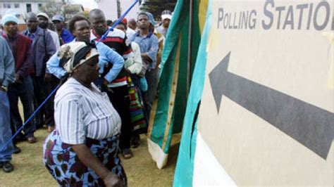 النتائج الأولية لانتخابات زيمبابوي تشير لتقدم المعارضة أخبار الجزيرة نت