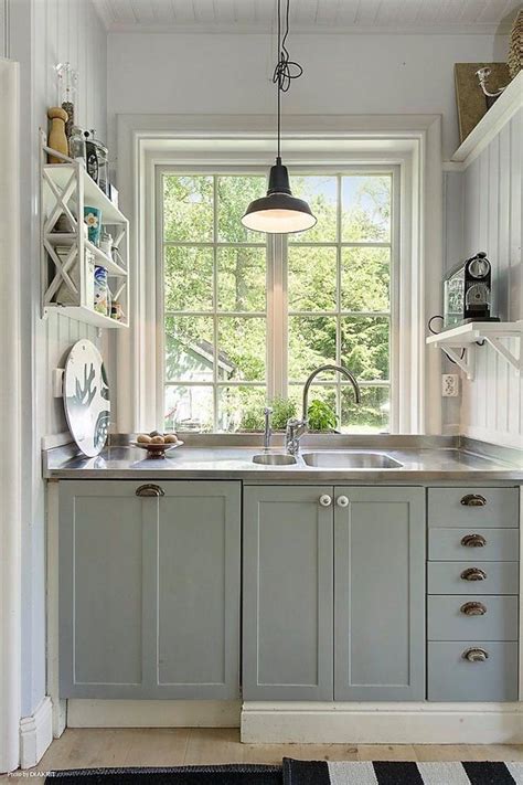 Clean lines, light colours and uncomplicated fixtures all help create that illusion of order and space. 41+ Small Kitchen Design Ideas - InspirationSeek.com