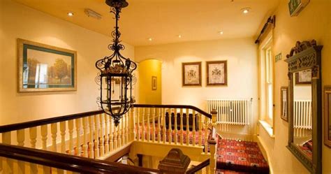 The white swan is a traditional pub and dining room serving quality ingredients along a wide selection of craft brew beers. Swan Hotel, Alton