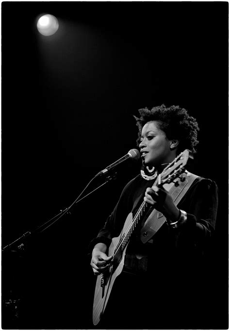 Caminhanti 5 'bue' is the feel good hit of this spring. Sara Tavares - Teatro São Luiz
