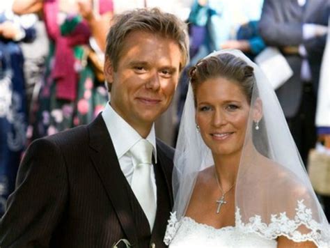 Armin married erika van thiel and they had been together for 10 years before getting married. Armin van Buuren u Beogradu - Wannabe Magazine