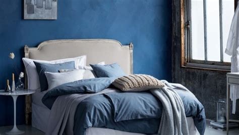 Pour une chambre au style romantique, on fonce sur le beige rempli de douceur qui évoque les matières anciennes comme le lin. Associer le beige et le bleu dans la déco de la chambre ...