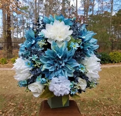The flowers keep your interior fresh for a long time. Winter Cemetery Flowers Silk Headstone Flowers Holiday ...
