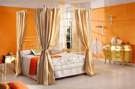 Lunghezza 125 cm, profondità 61 ed altezza 70. Letto matrimoniale Imperial interamente in ferro battuto