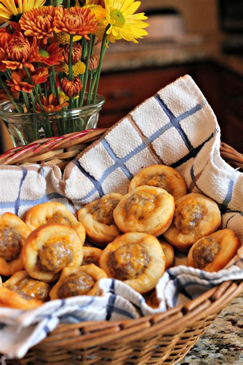 The term biscuits has different meanings depending where you live in the world. Sausage Biscuit Bites | RecipeLion.com