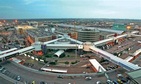 Autobus urbano tra l'aeroporto di ciampino e roma bus navetta Da Roma Termini a Roma Fiumicino. 5 soluzioni Low Cost