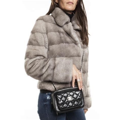 Sac à fermeture cordon agneau, résine & métal doré. Mini sac CHANEL cuir matelassé noir - VALOIS VINTAGE PARIS