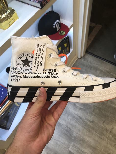 Converse Off Whites Rsneakers