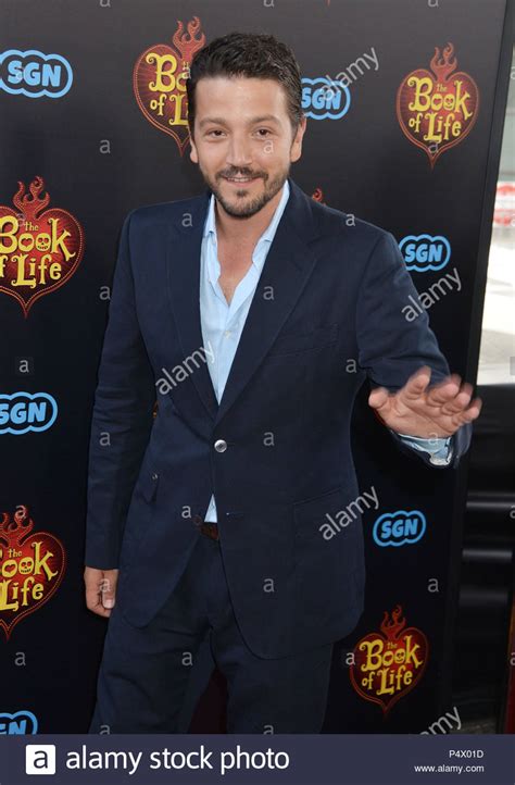 Diego Luna 127 Red Carpet Event Hi Res Stock Photography And Images Alamy