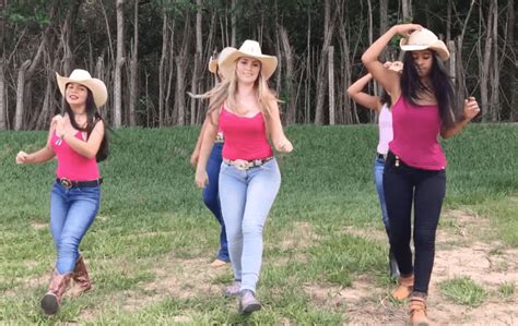 5 Young Cowgirls Raise The Bar With Alan Jackson Line Dance