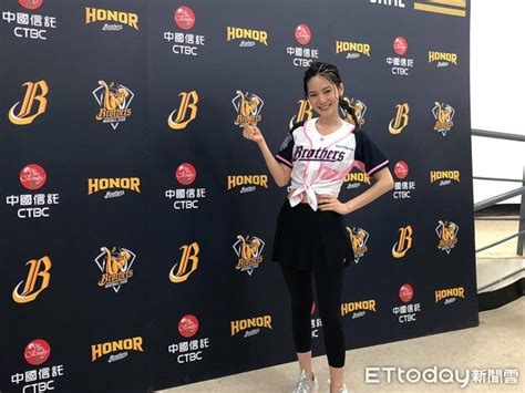 Baptist university getting ready for tonight. 中職／曾之喬為兄弟開球 張志豪傳授小撇步 | ETtoday運動雲 | ETtoday新聞雲
