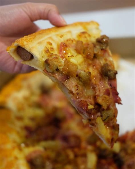 Just In Time For The Holiday Season Pizza Hut Is Introducing The Sausage Stuffed Cheesy Crust