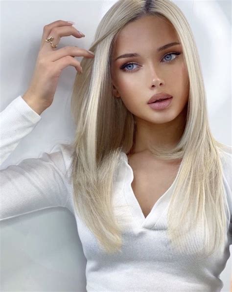 Pin By Lydia Soogen On Een Tatoeage Beautiful Blonde Girl Beautiful Blonde Blonde Beauty