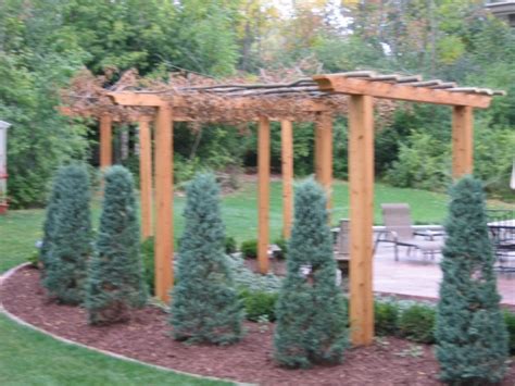 Whether a retaining wall is built of stone, block, concrete or wood, it can begin to lean. Arborvitae installation in Wisconsin | Oberndorfer ...
