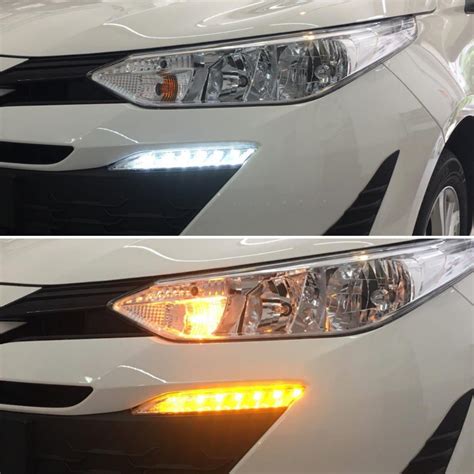 Par LED DRL Daylight Toyota Yaris Hatch E Sedan Zapos Farol