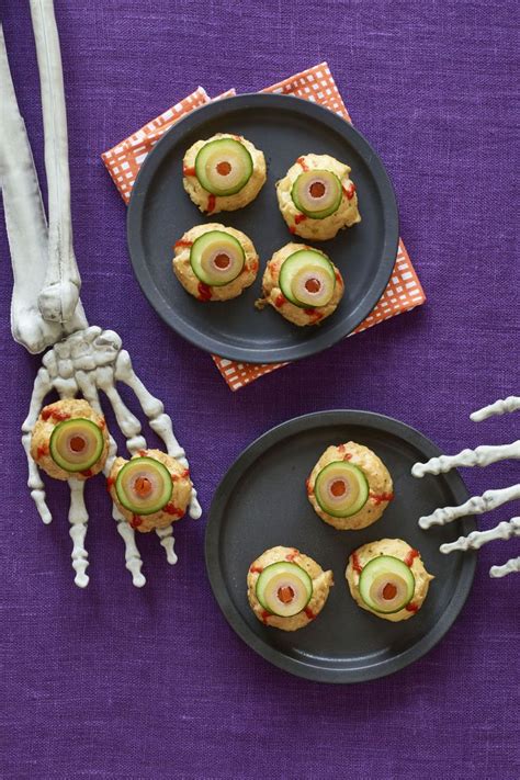 Be the ghostess with the mostess with these halloween treats! 31 Easy Halloween Treats - Fun Ideas for Halloween Treat ...